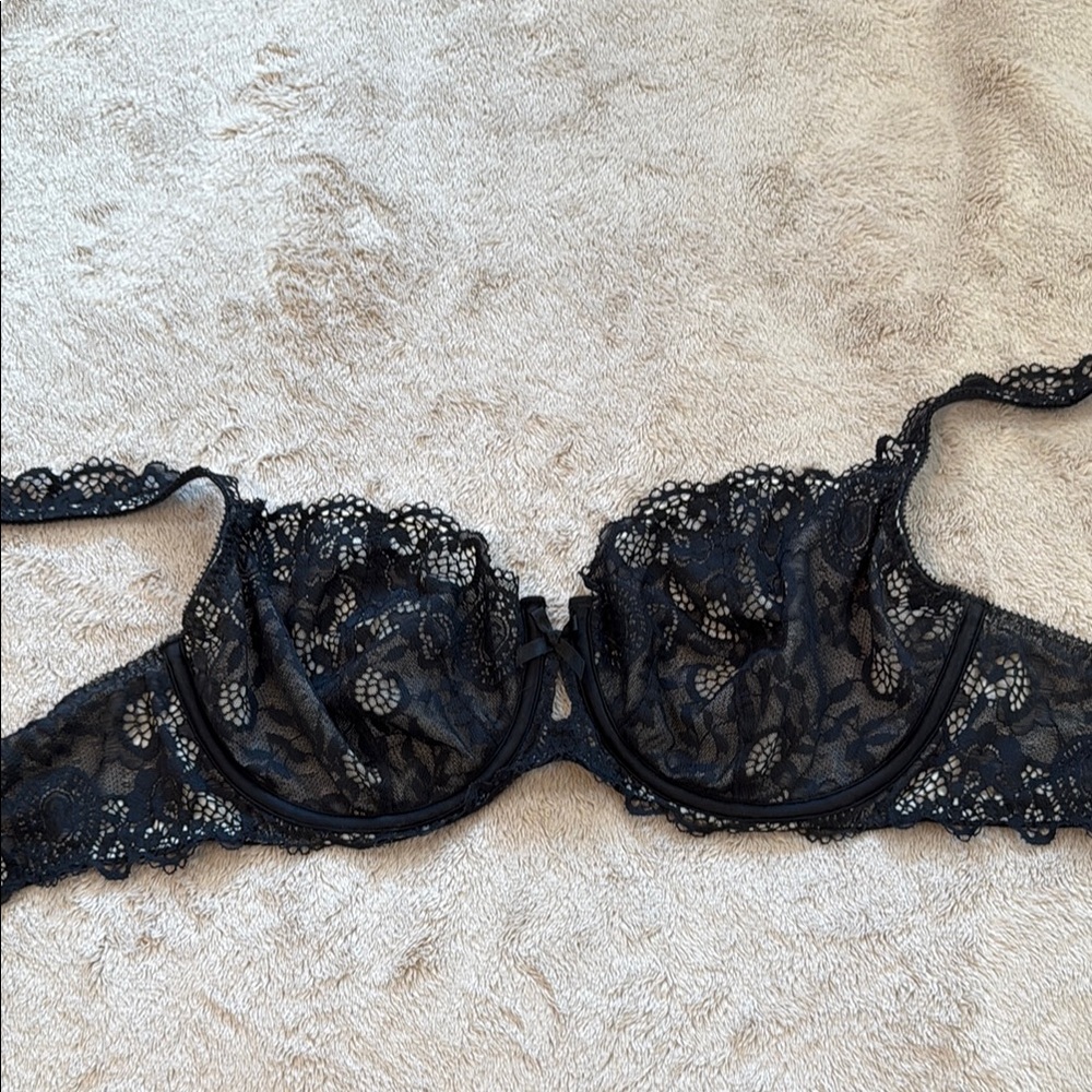 Victoria’s Secret Elegant Black Lace Bra with key hole cut out
